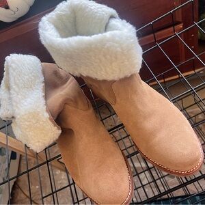 Ladies Jack Roger's size 8 ankle boots. Tan suede. Worn minimally